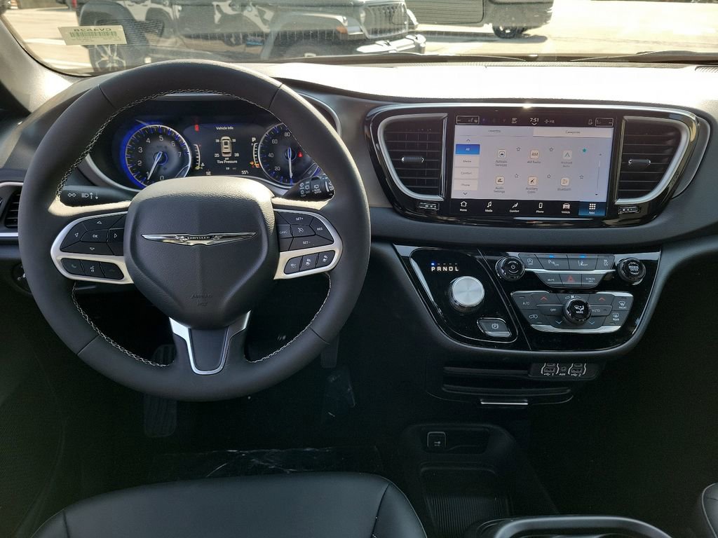 New 2025 Chrysler Voyager LX image 3