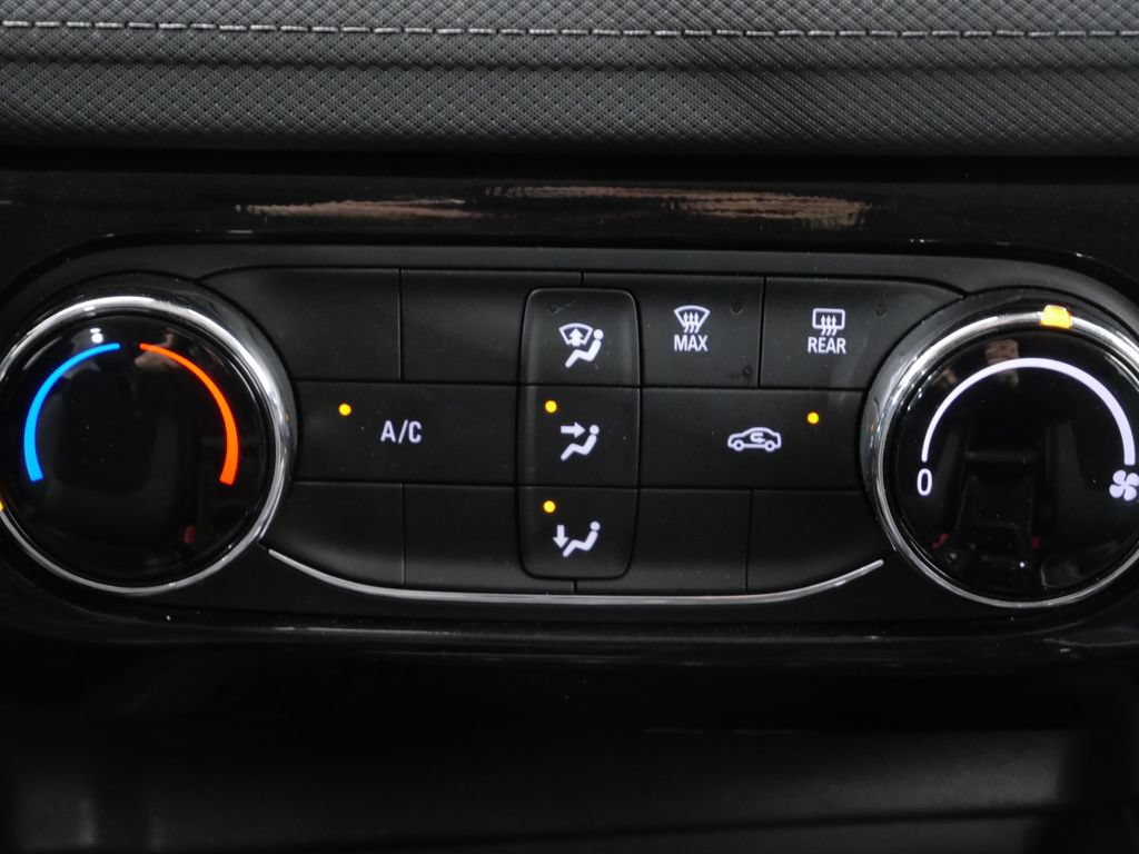Used 2025 Chevrolet TrailBlazer LT FWD image 19