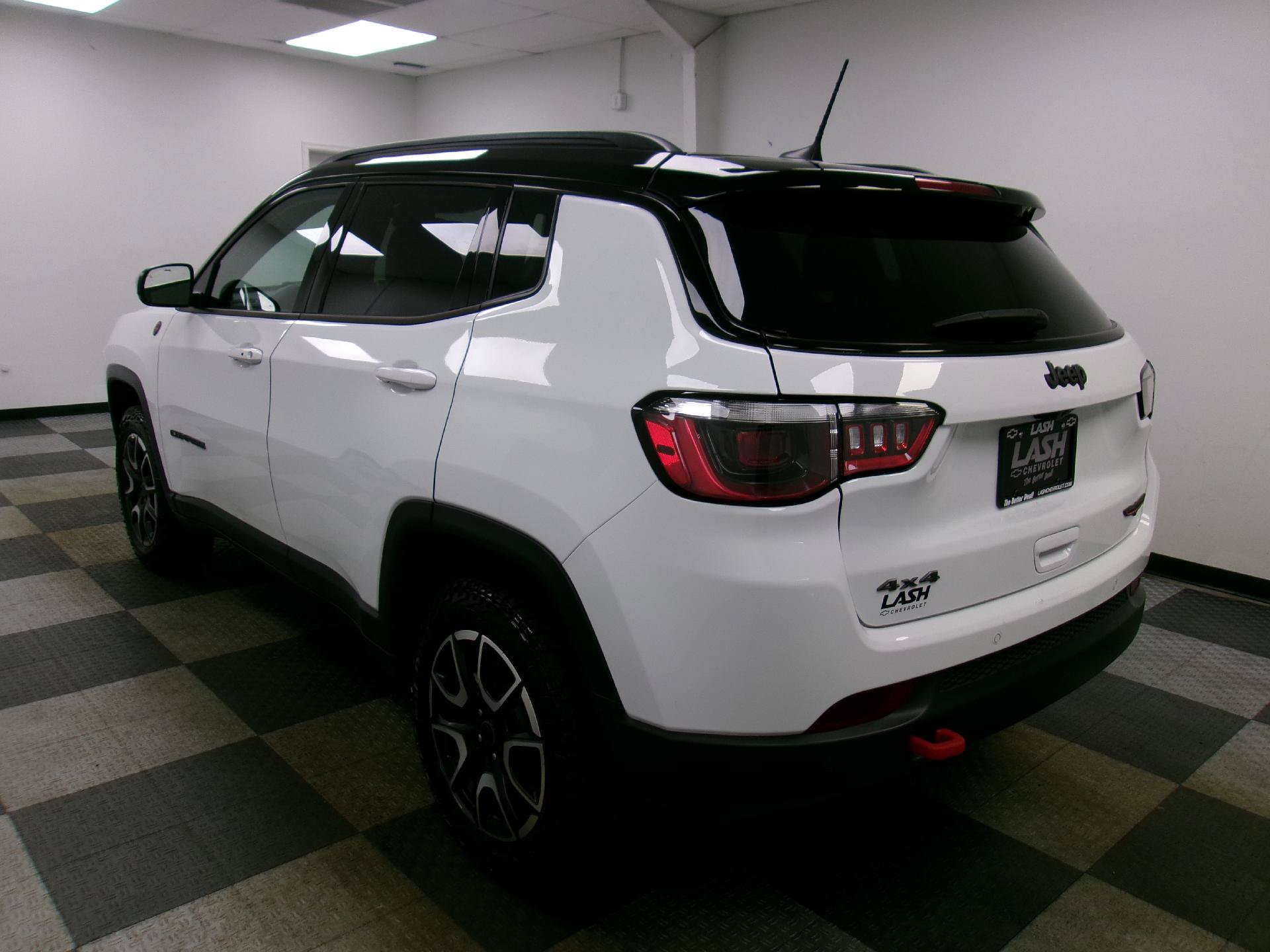 Used 2025 Jeep Compass Trailhawk AWD/4WD image 2