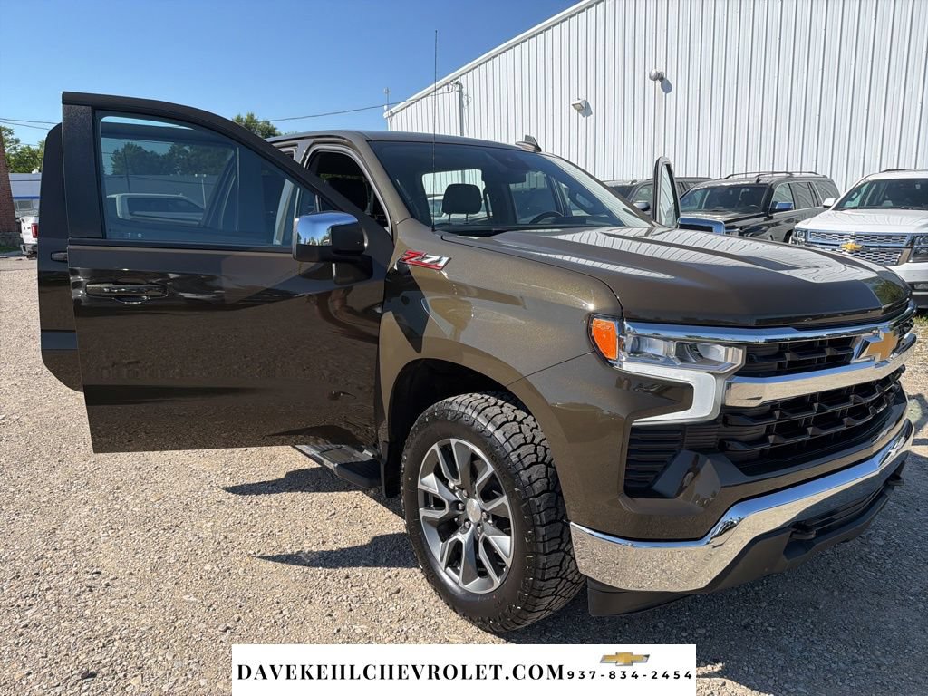 Used 2023 Chevrolet Silverado 1500 LT AWD/4WD image 31