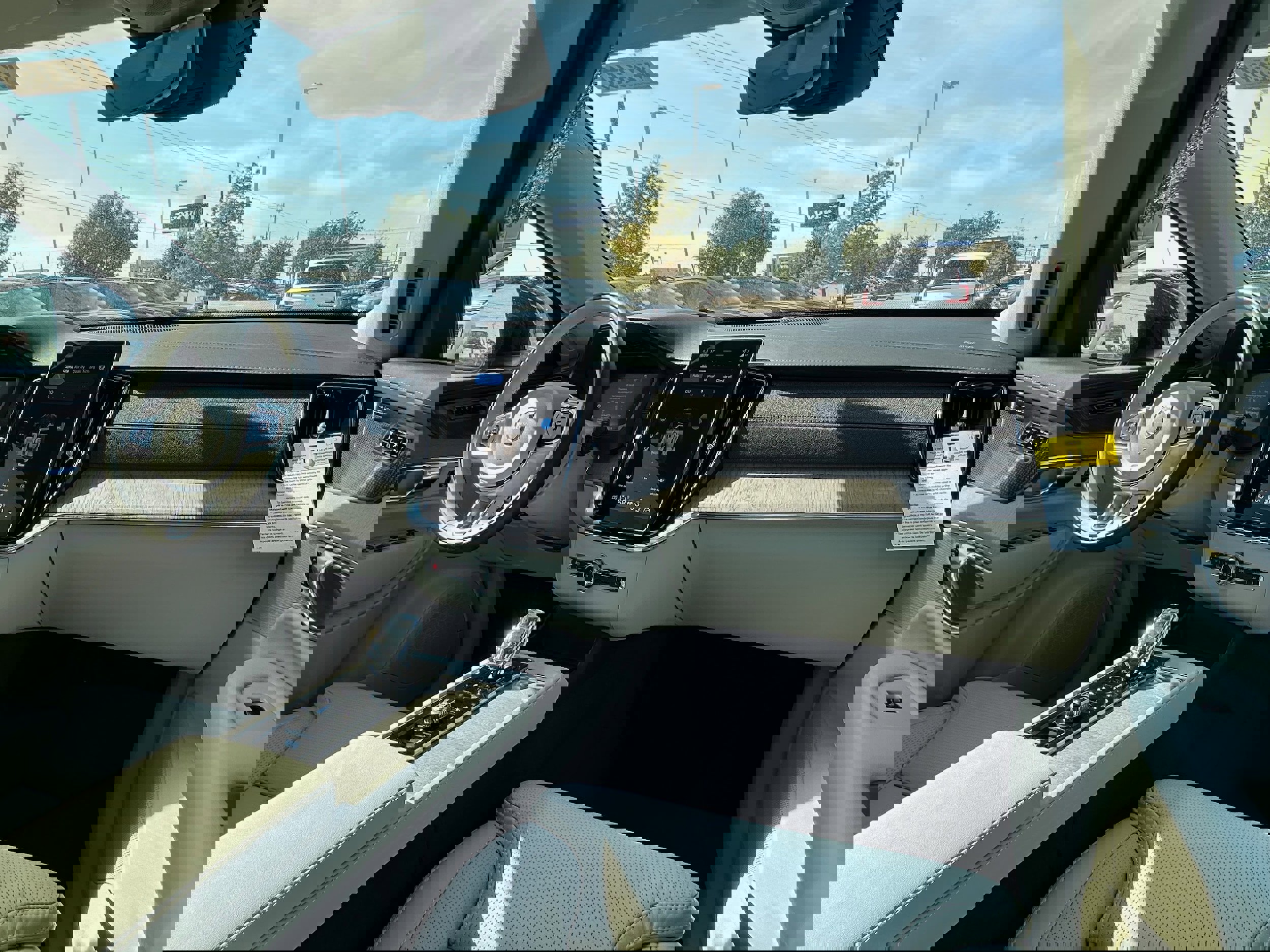 New 2026 Volvo XC90 B6 Ultra w/ Protection Package image 11