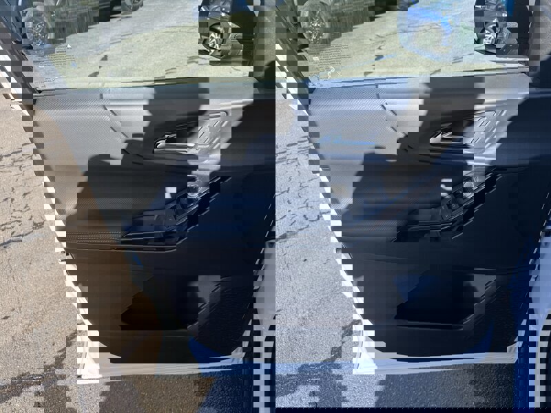 Used 2025 Chevrolet Equinox LT w/ Safety and Technology Package image 6