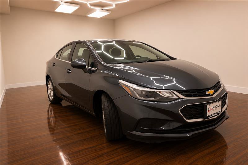 Used 2017 Chevrolet Cruze LT w/ Convenience Package FWD image 10