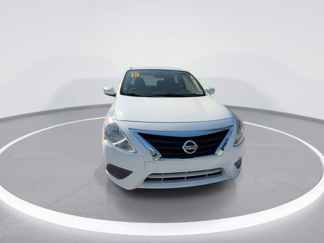 Used 2019 Nissan Versa SV image 3