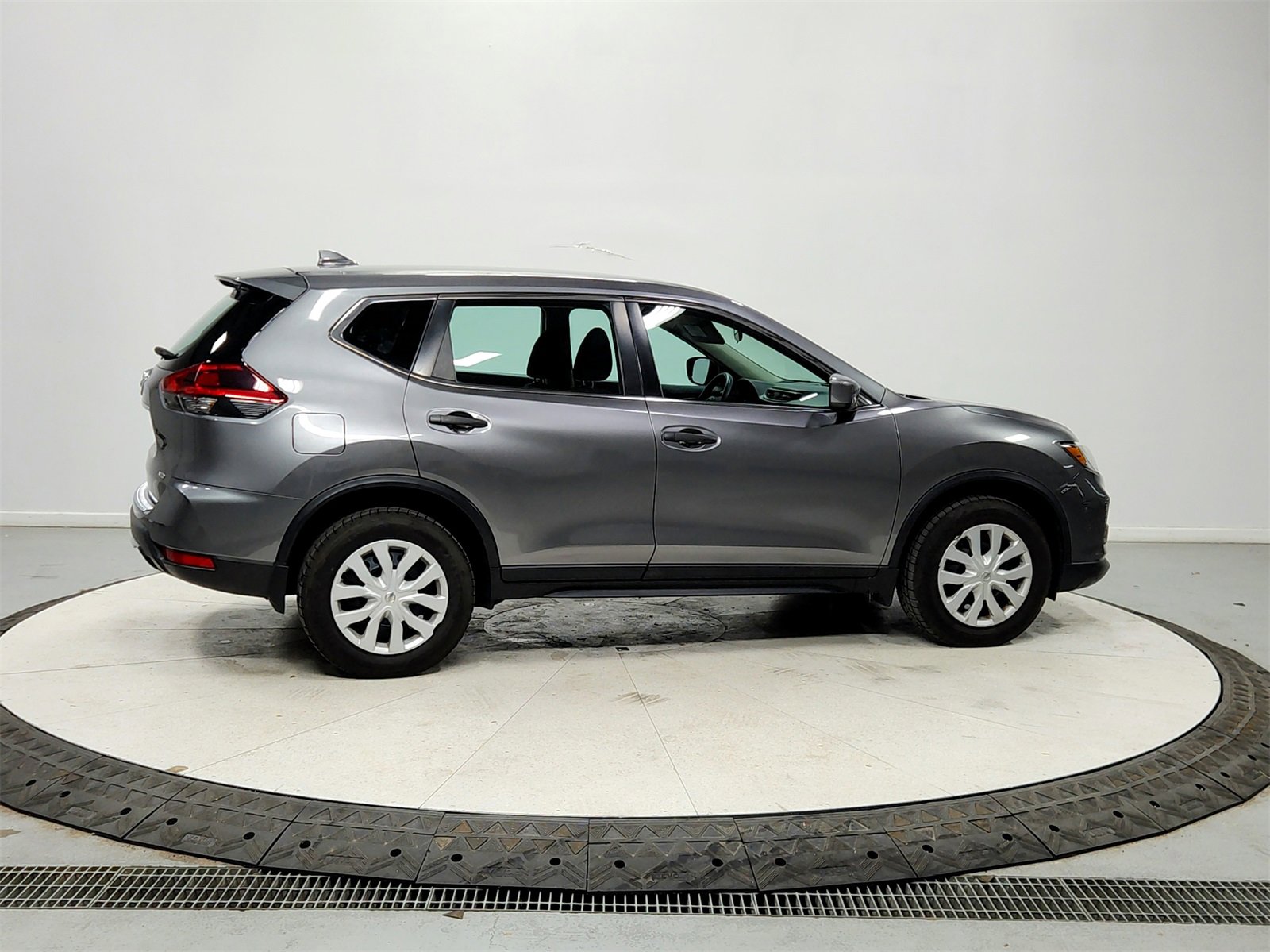 Used 2018 Nissan Rogue S image 8