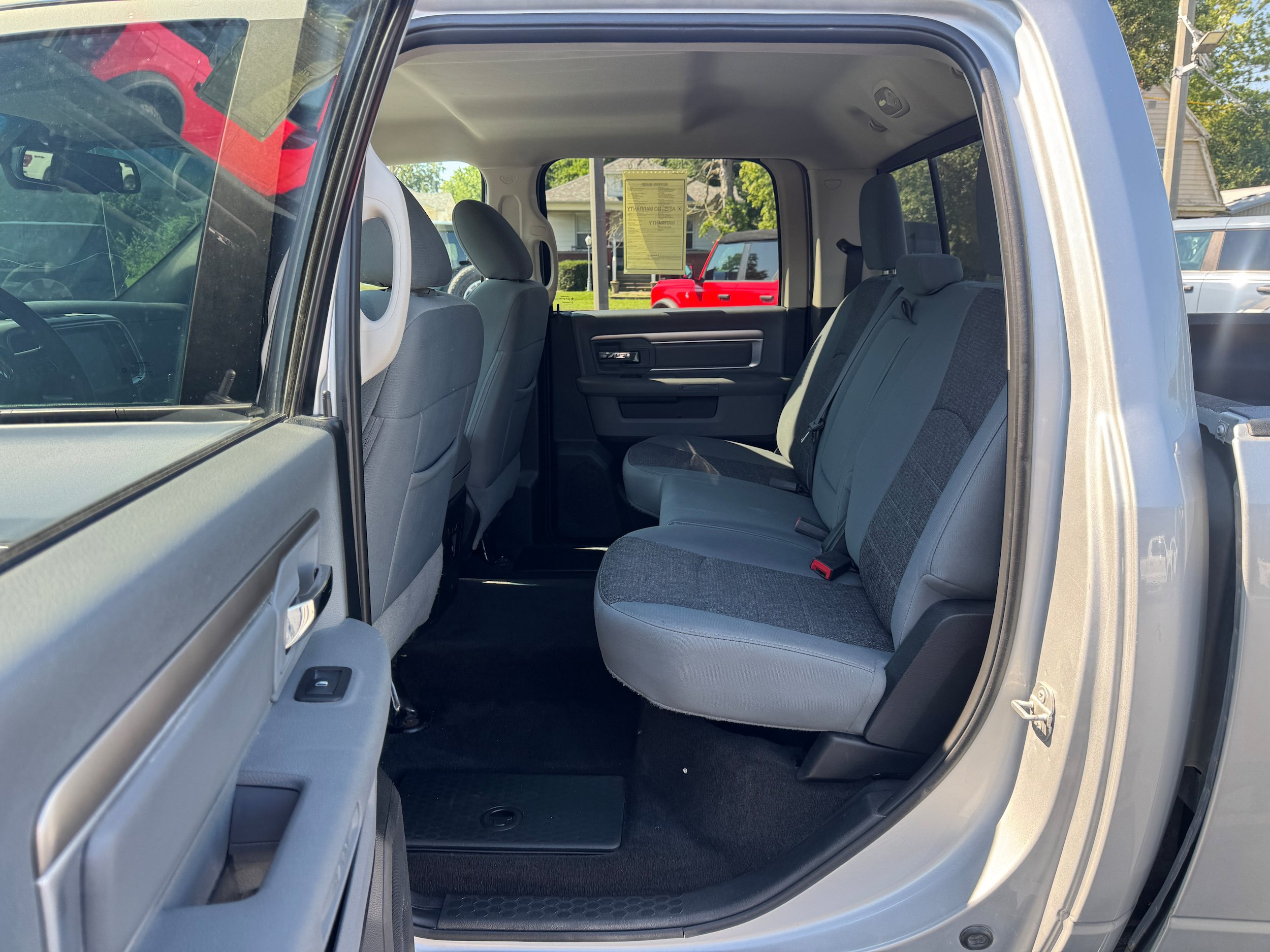 Used 2017 RAM 1500 Classic SLT AWD/4WD image 12
