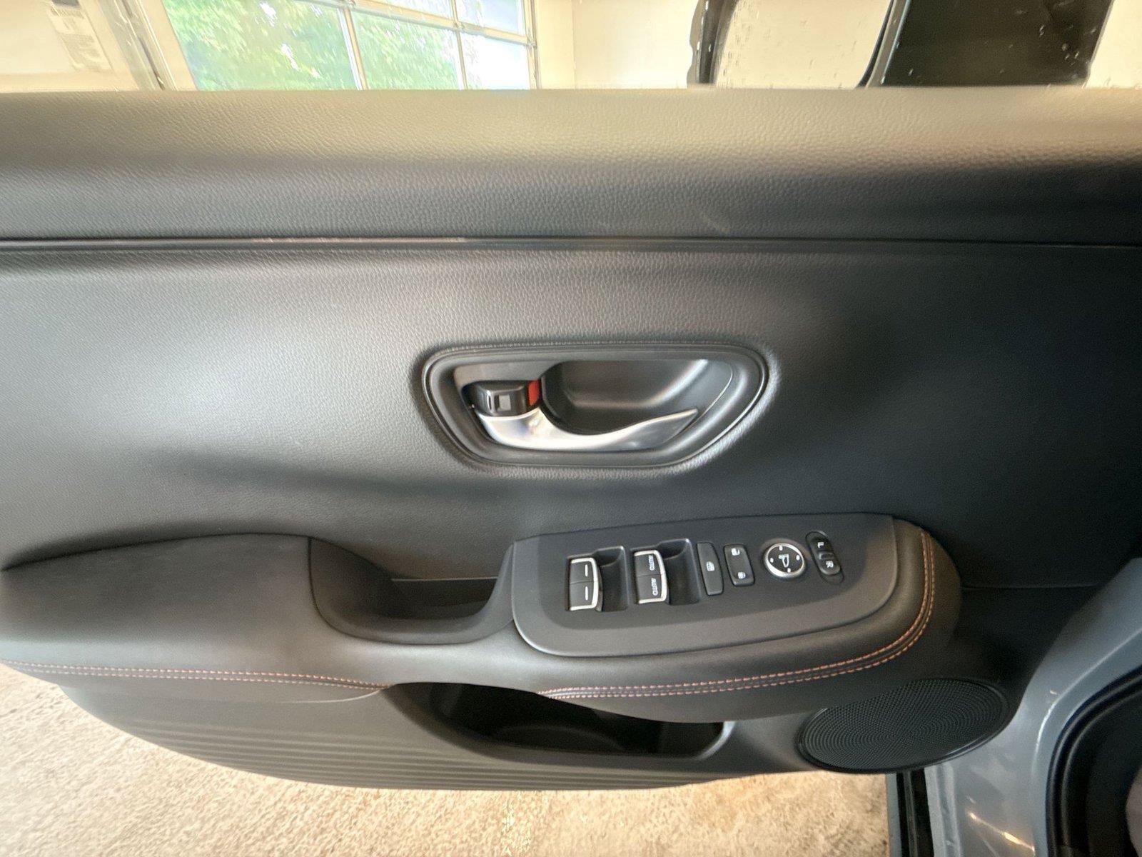 Used 2025 Honda HR-V Sport image 15