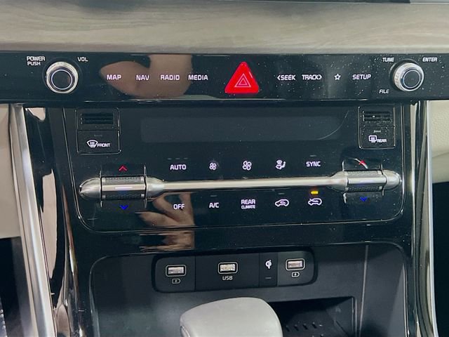 Used 2024 Kia Carnival EX image 16