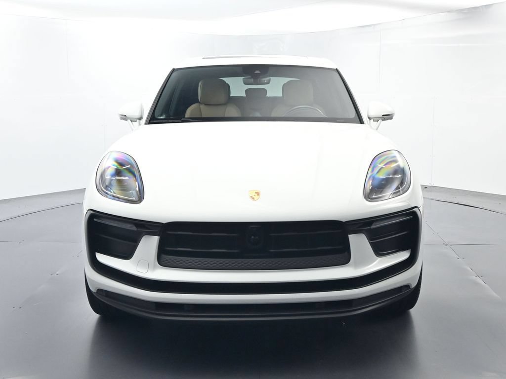 Certified 2024 Porsche Macan AWD/4WD image 18