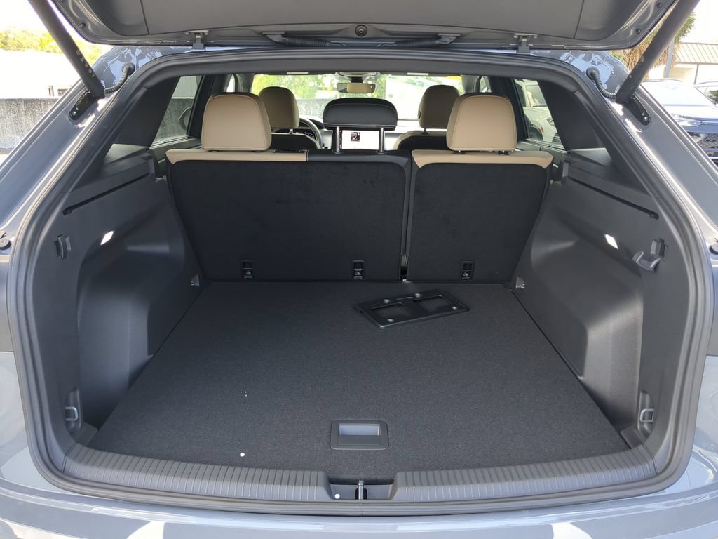 New 2026 Volkswagen Atlas Cross Sport SE FWD image 8