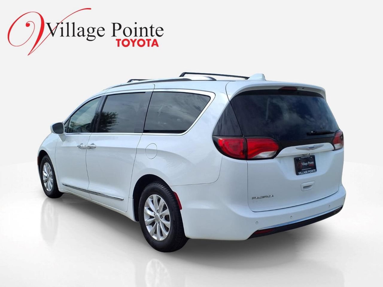 Used 2018 Chrysler Pacifica Touring-L FWD image 3