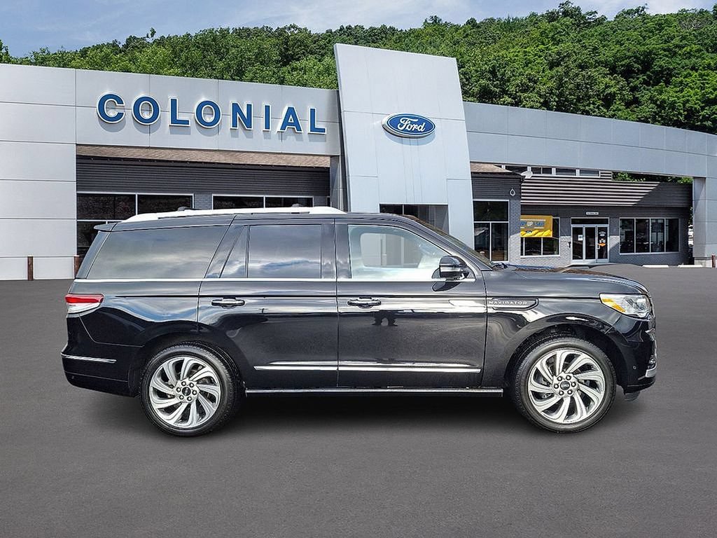 Used 2022 Lincoln Navigator Reserve AWD/4WD image 7