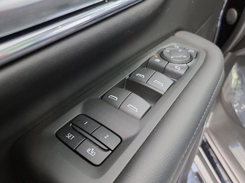 Used 2022 Chevrolet Tahoe Z71 w/ Luxury Package image 23