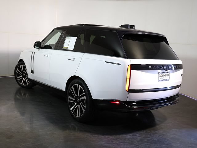 Used 2023 Land Rover Range Rover SE AWD/4WD image 2