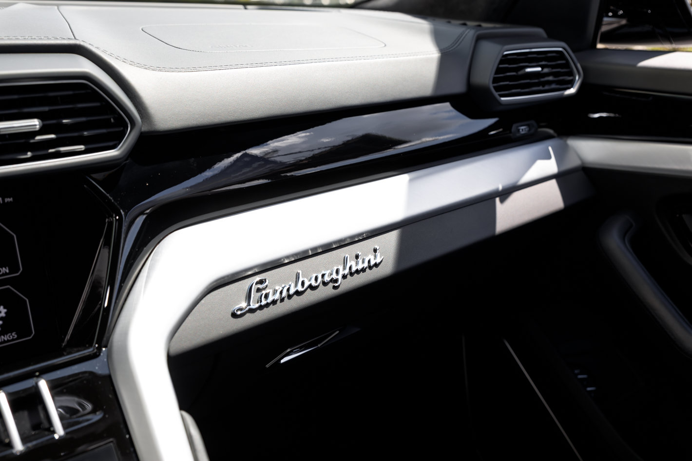 Used 2022 Lamborghini Urus AWD/4WD image 29