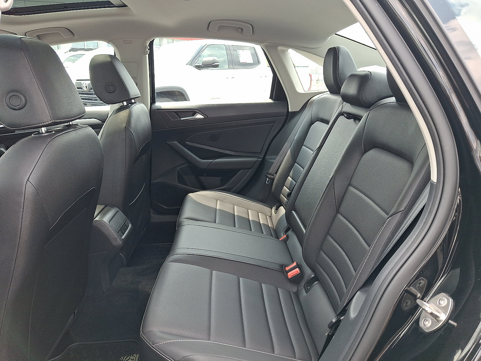 Used 2021 Volkswagen Jetta SE w/ SE Cold Weather Package FWD image 11