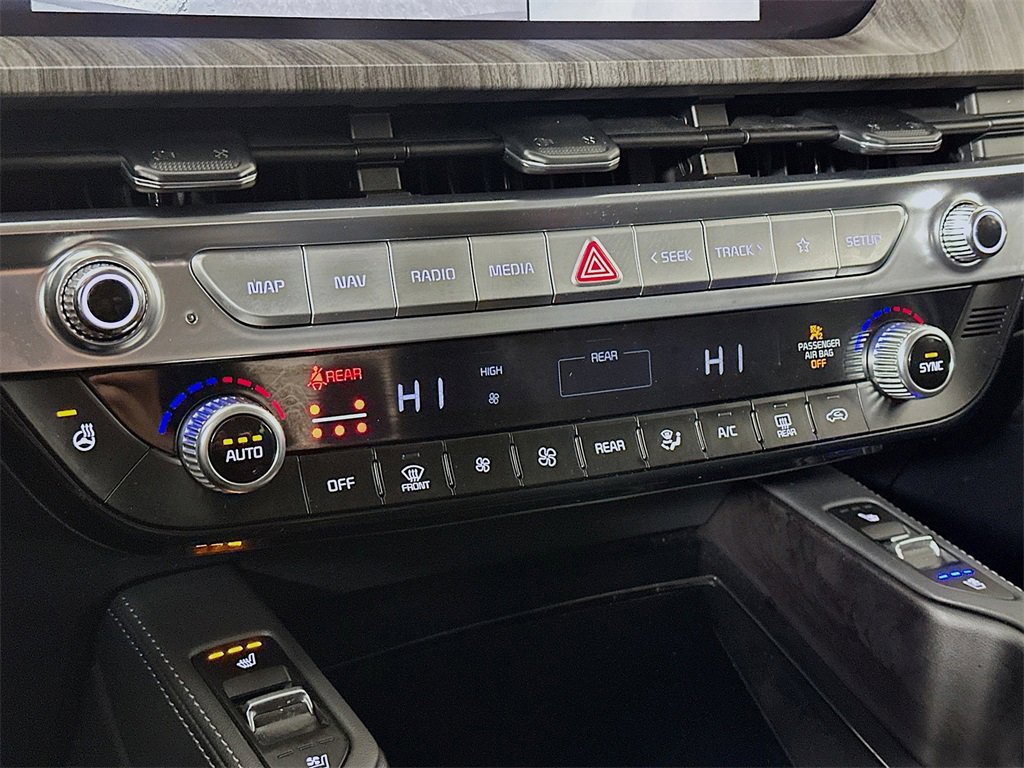 Certified 2024 Kia Telluride SX Prestige w/ Towing Package image 28