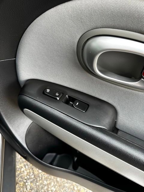 Used 2016 Kia Soul FWD image 19