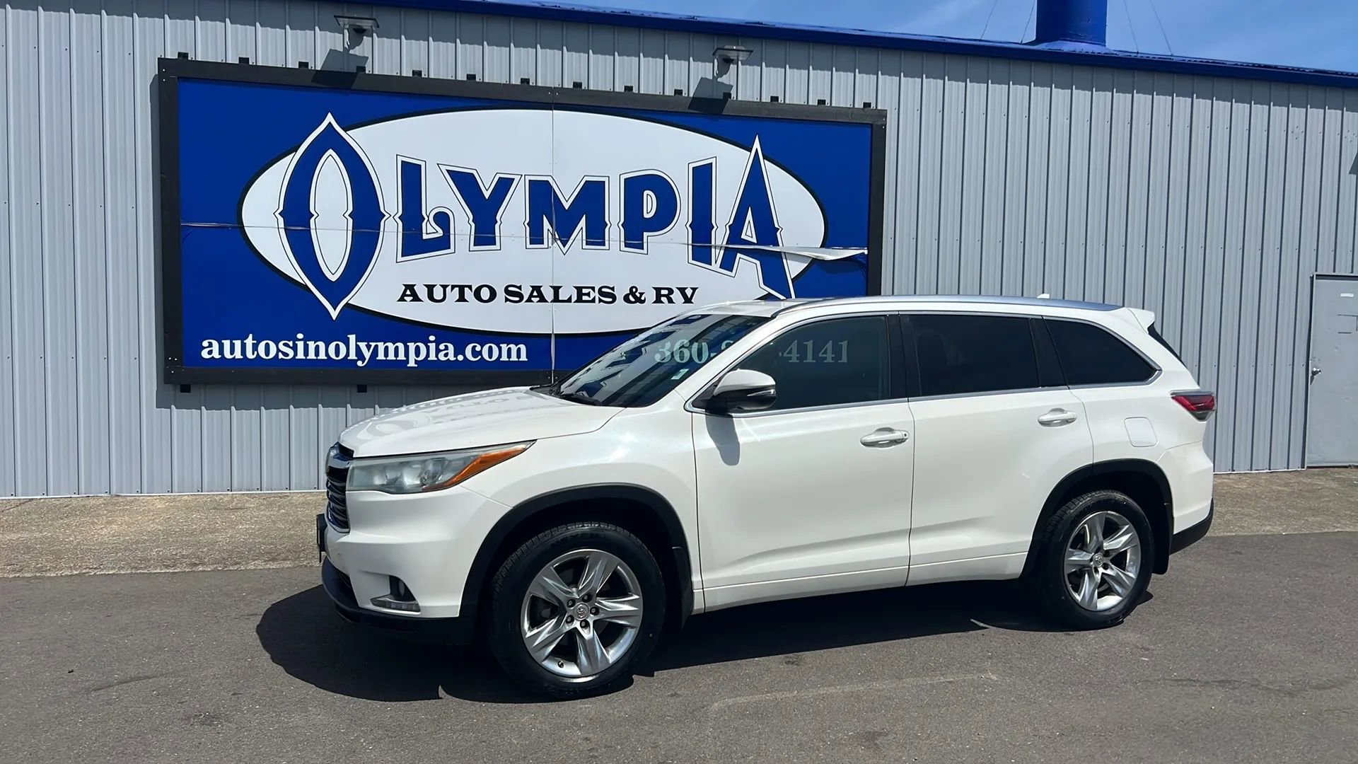 Used 2014 Toyota Highlander Limited w/ Driver Technology Package AWD/4WD image 1