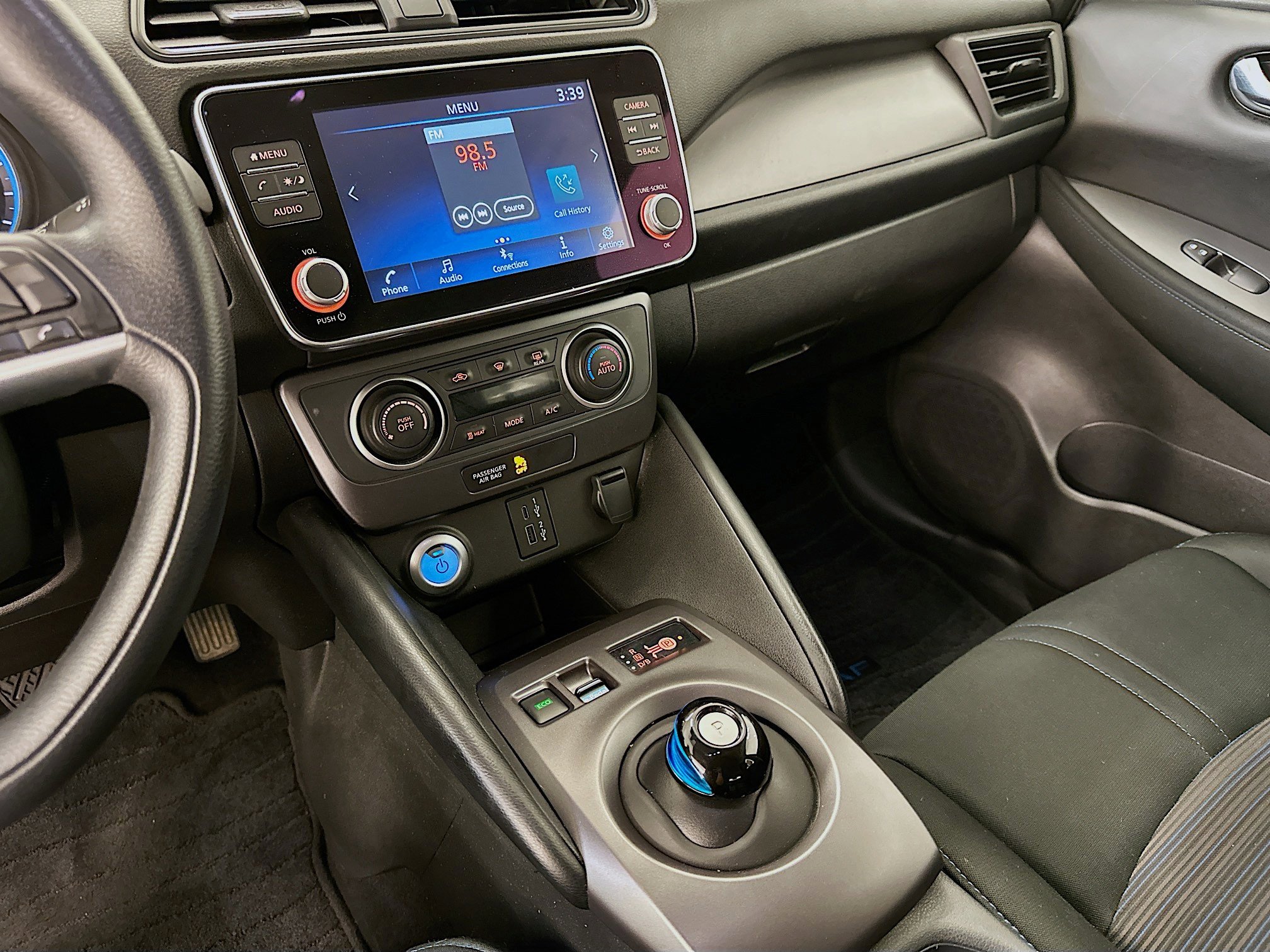 Used 2025 Nissan Leaf S image 25