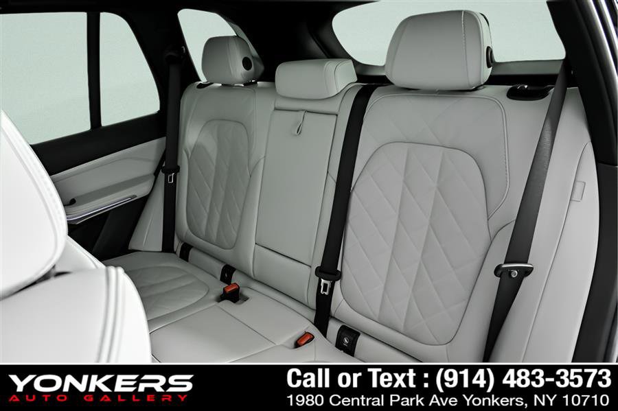 Used 2023 BMW X5 xDrive40i w/ Premium Package image 11