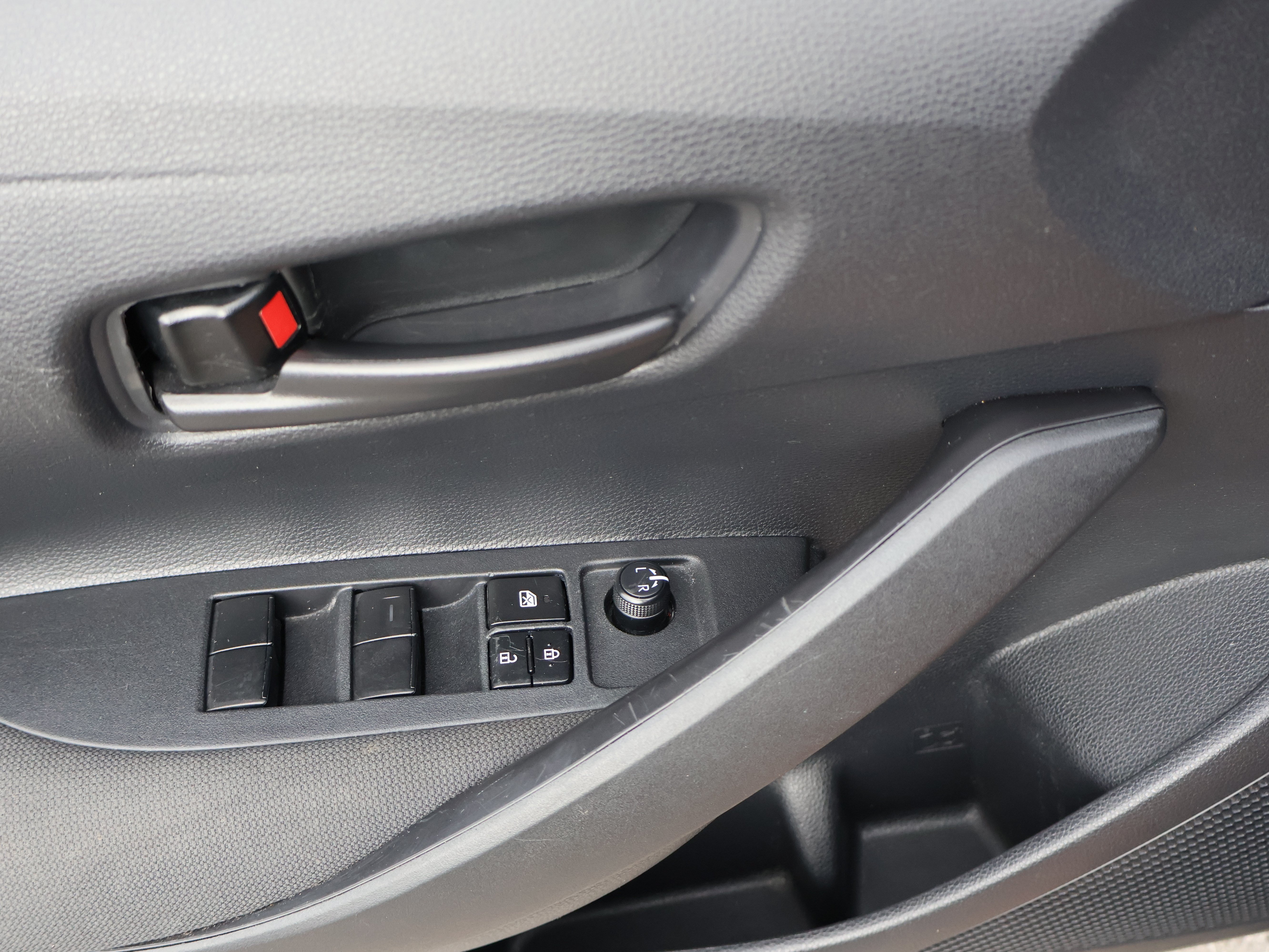 Used 2025 Toyota Corolla LE FWD image 37