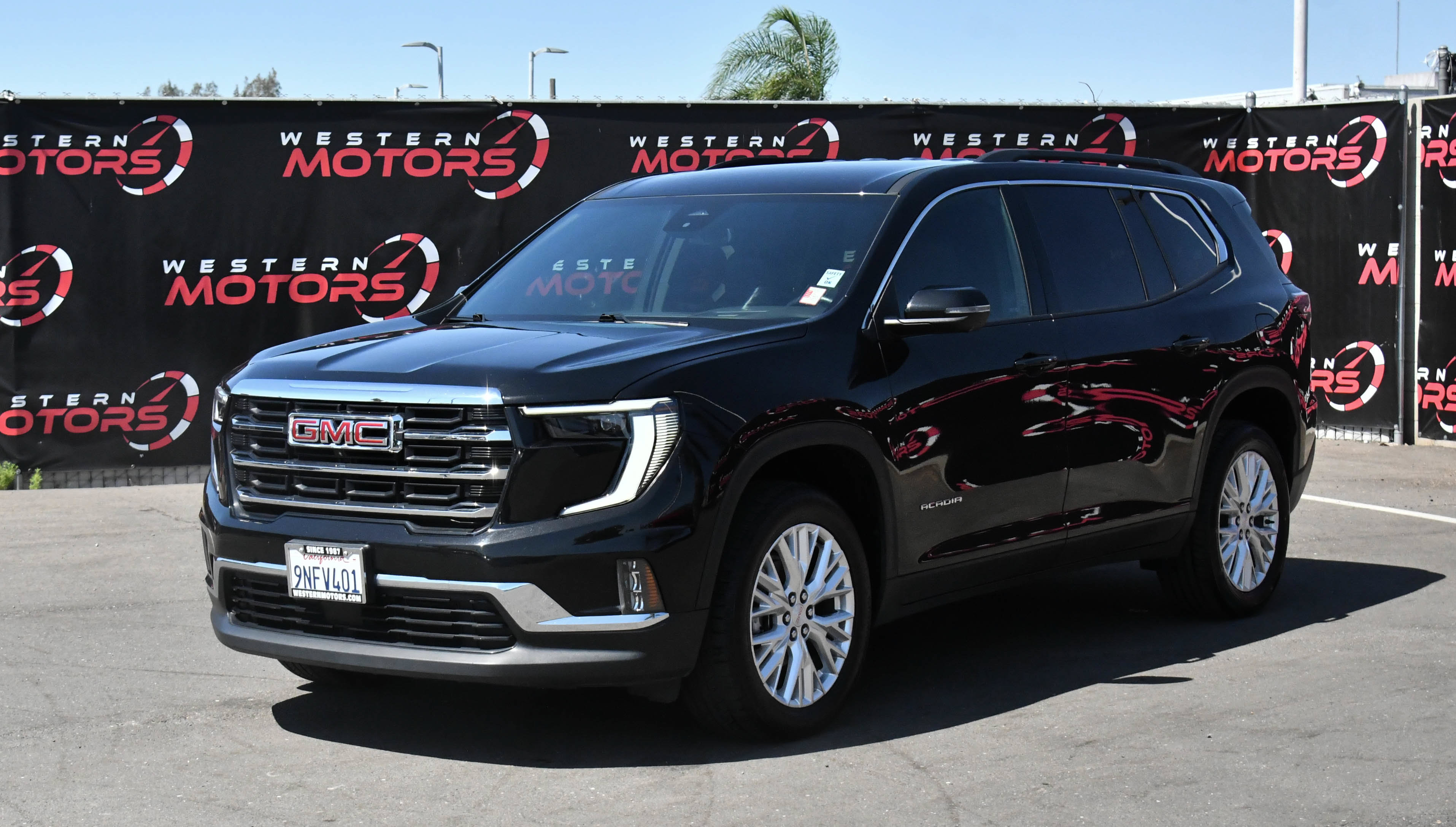 Used 2024 GMC Acadia Elevation FWD image 3