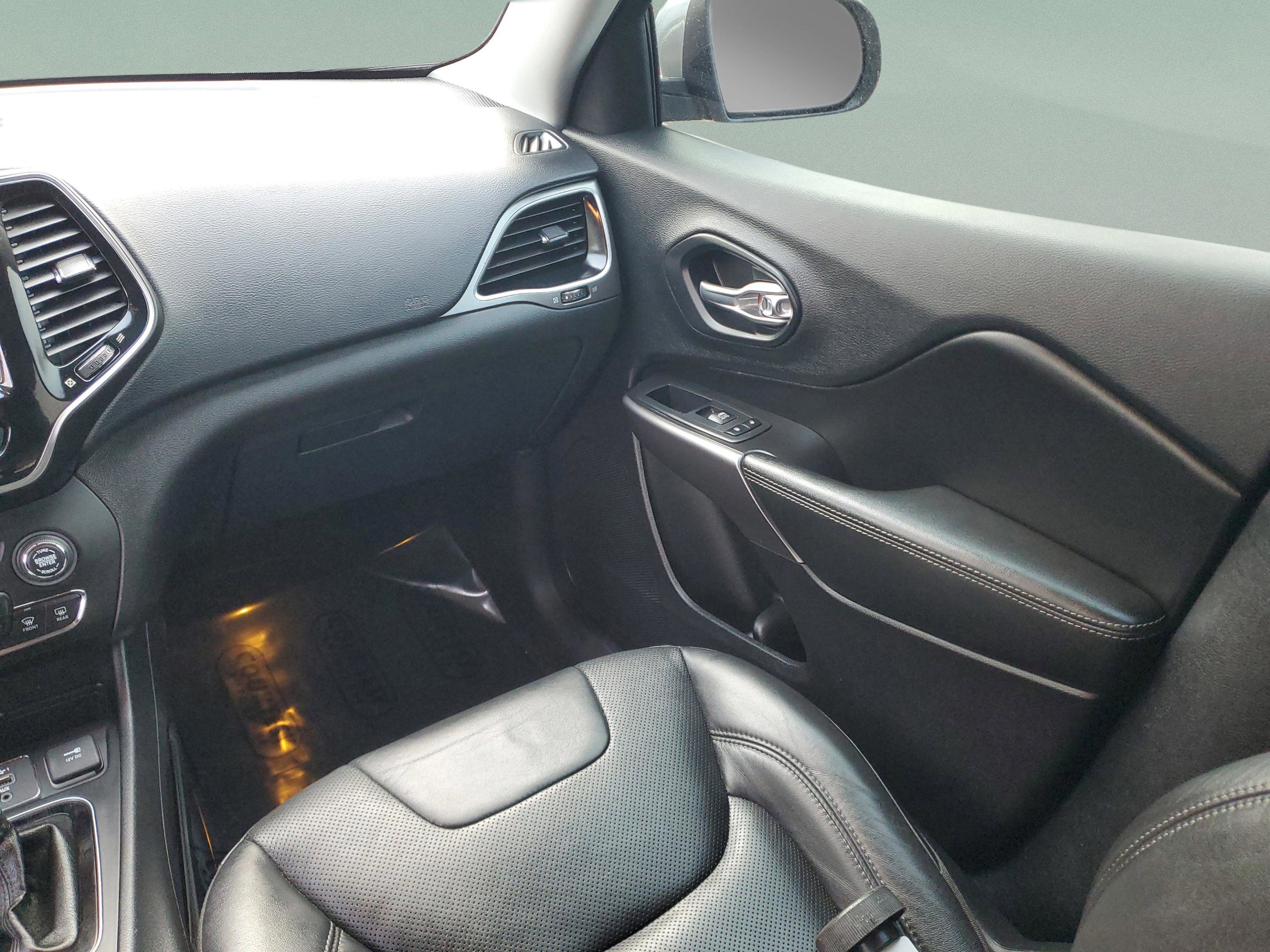 Used 2020 Jeep Cherokee Limited image 12