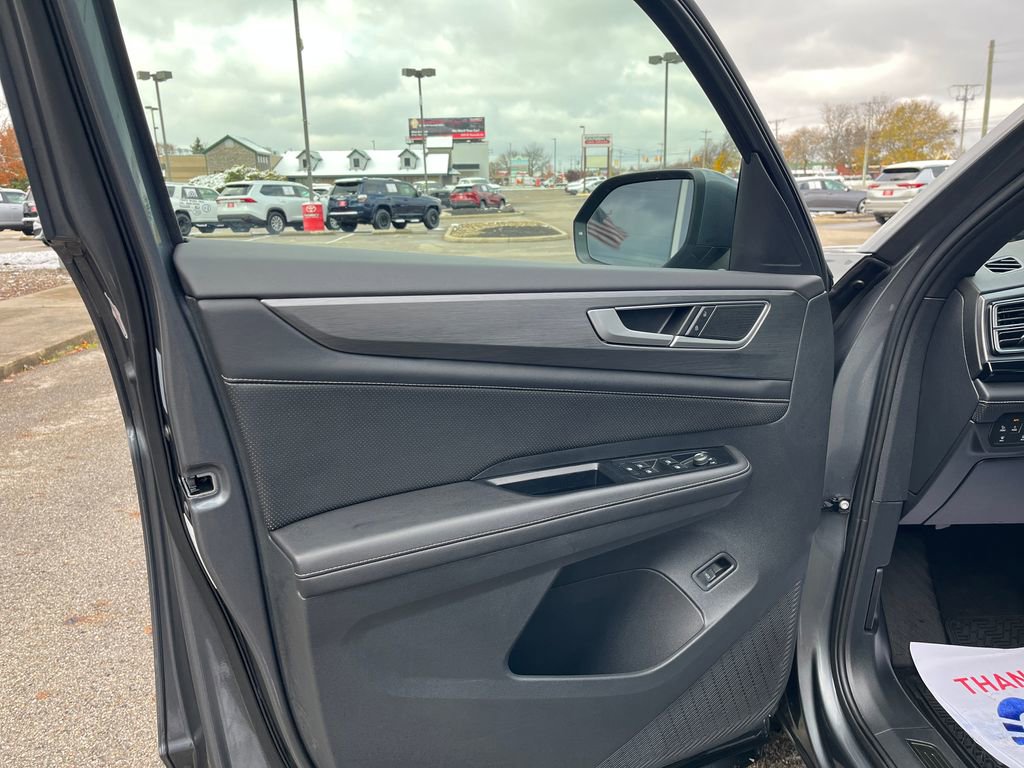 Used 2025 Volkswagen Atlas Cross Sport SE image 11