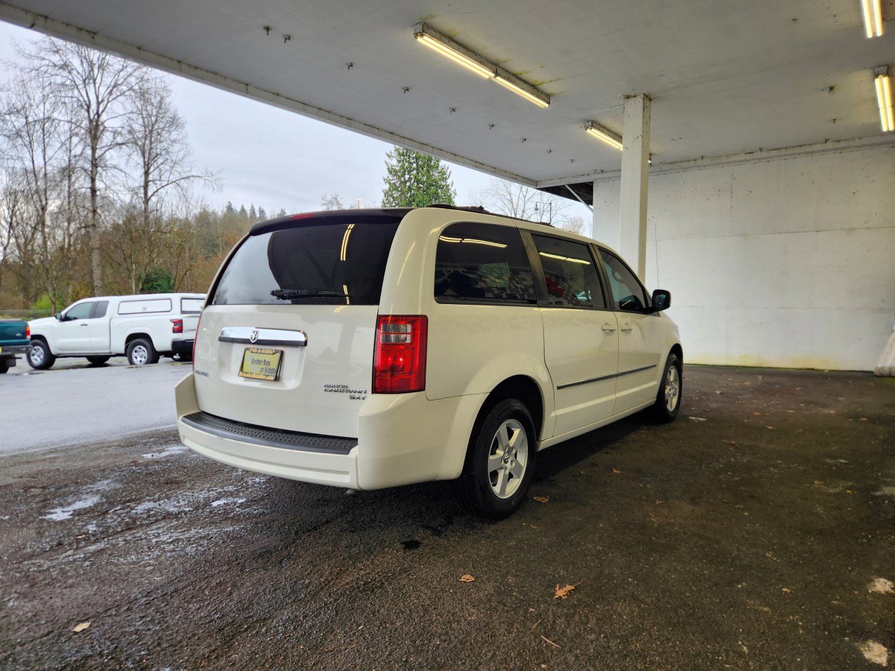 Used 2010 Dodge Grand Caravan SXT image 3