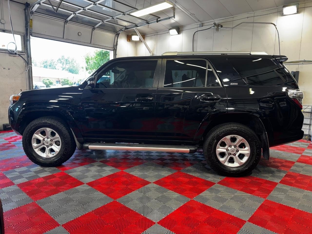 Used 2016 Toyota 4Runner SR5 Premium AWD/4WD image 4