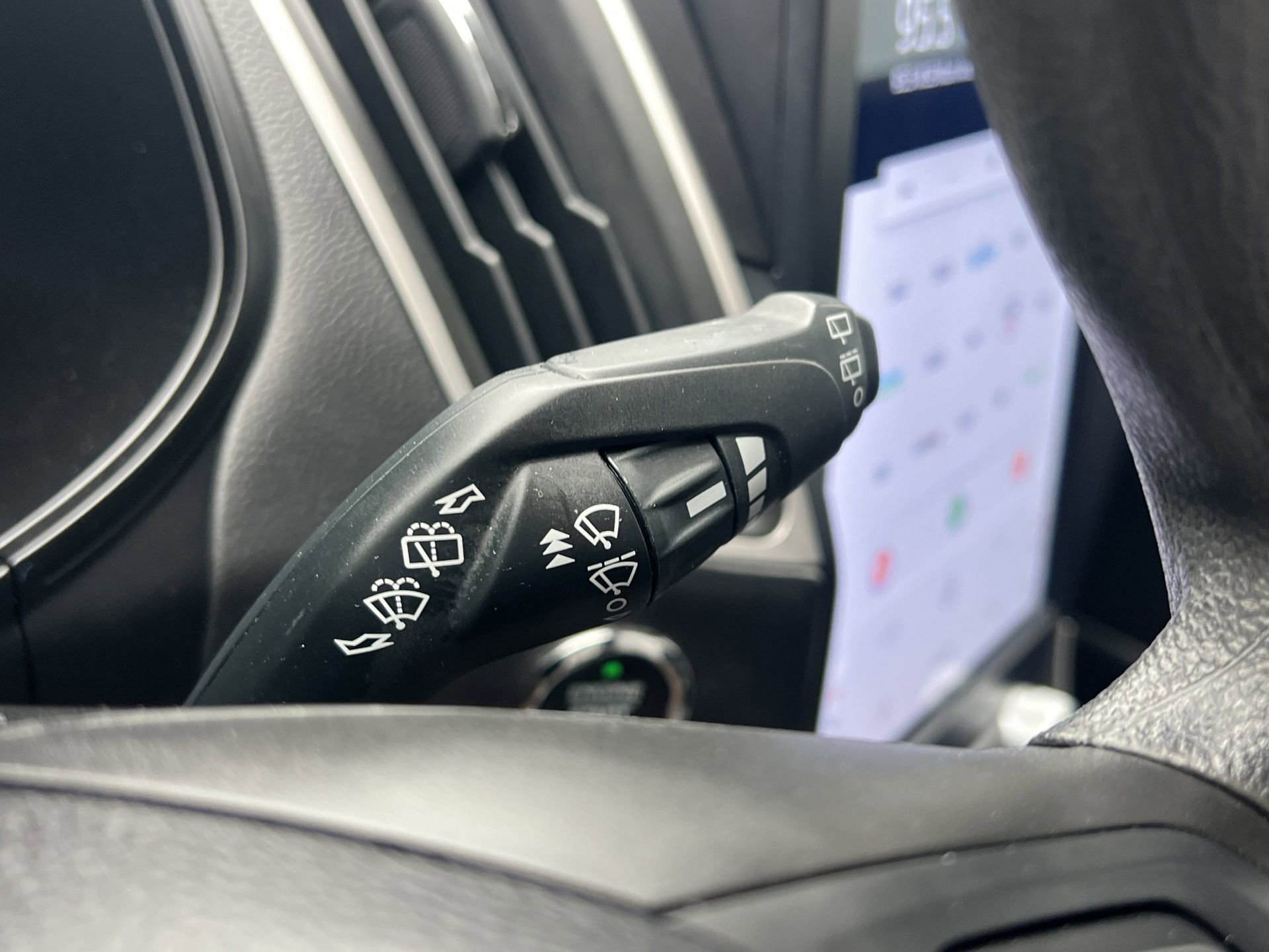 Certified 2023 Ford Edge SE w/ Black Appearance Package image 14