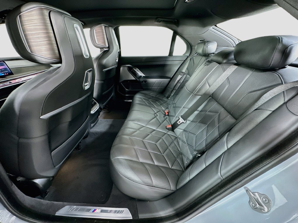 Used 2023 BMW 740i w/ Parking Assistance Package RWD image 23