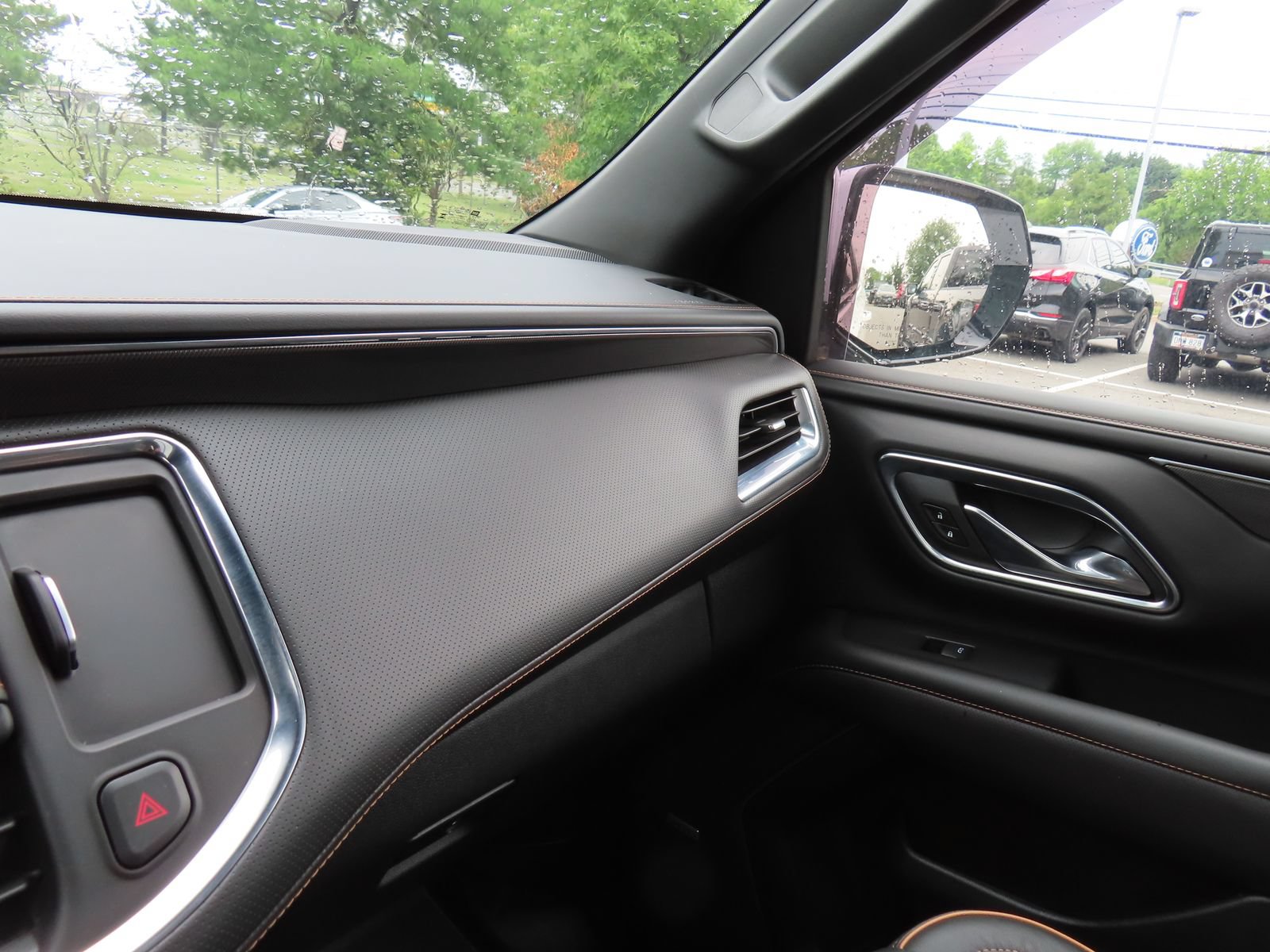 Used 2024 GMC Yukon XL AT4 w/ AT4 Premium Package AWD/4WD image 25