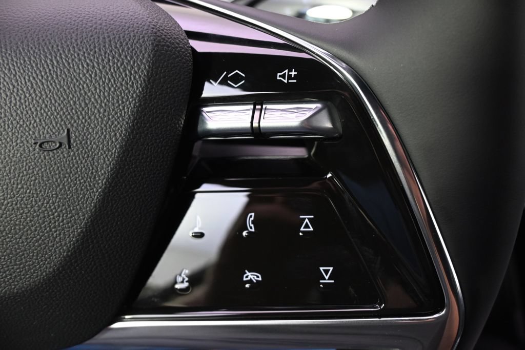 New 2027 Cadillac Vistiq Luxury w/ LPO, Floor Liner Package AWD/4WD image 34