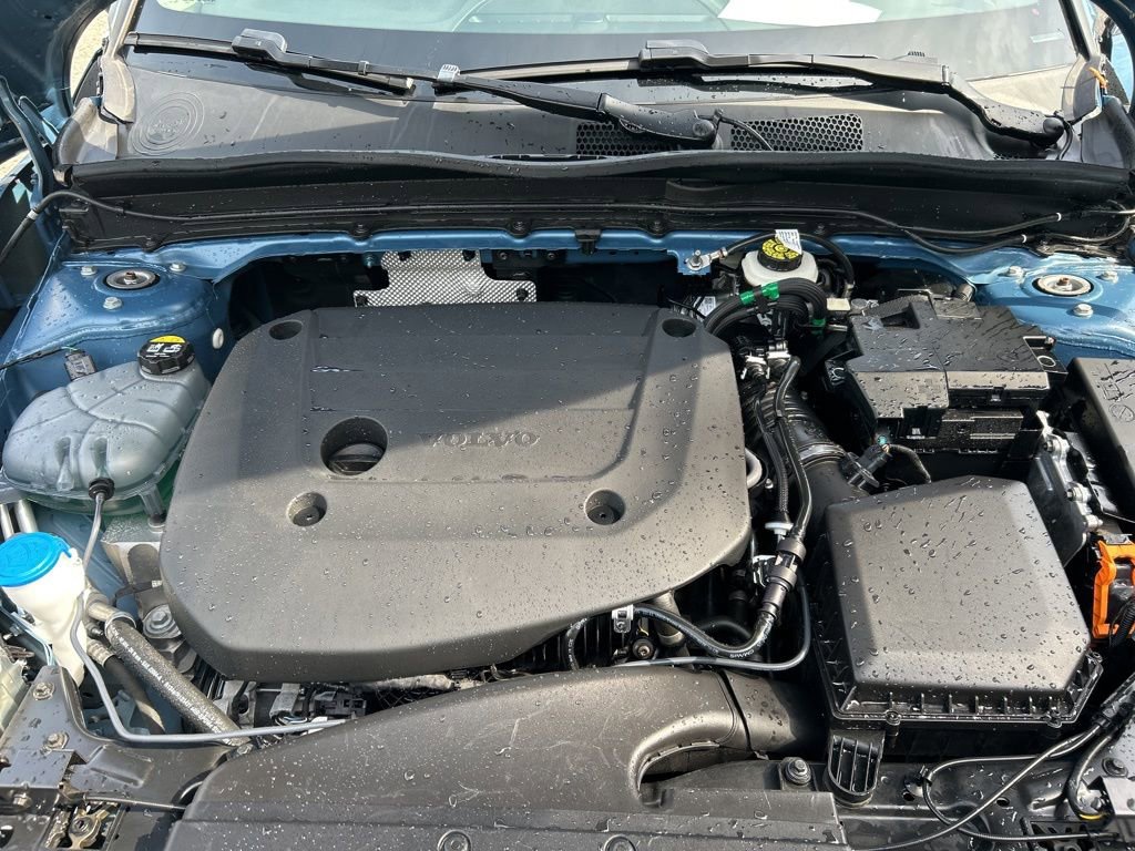 Used 2025 Volvo XC40 B5 Plus AWD/4WD image 24