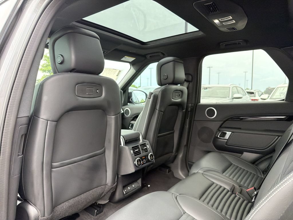 Used 2025 Land Rover Discovery S AWD/4WD image 11