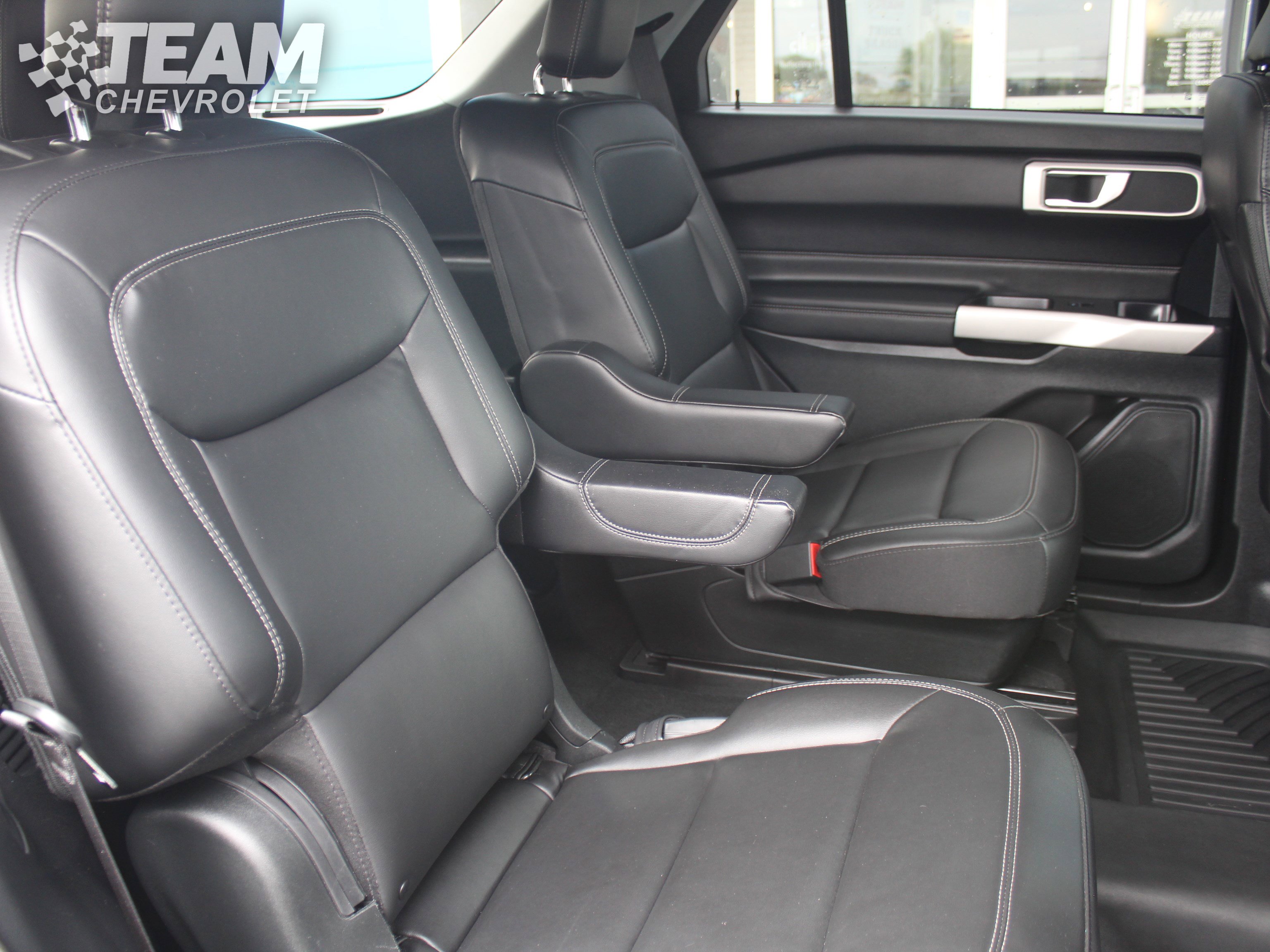 Used 2022 Ford Explorer XLT w/ Equipment Group 202A AWD/4WD image 25