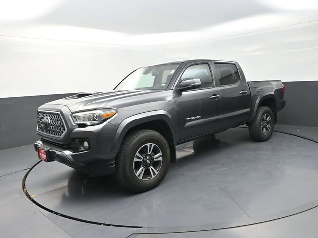 Used 2019 Toyota Tacoma TRD Sport image 3