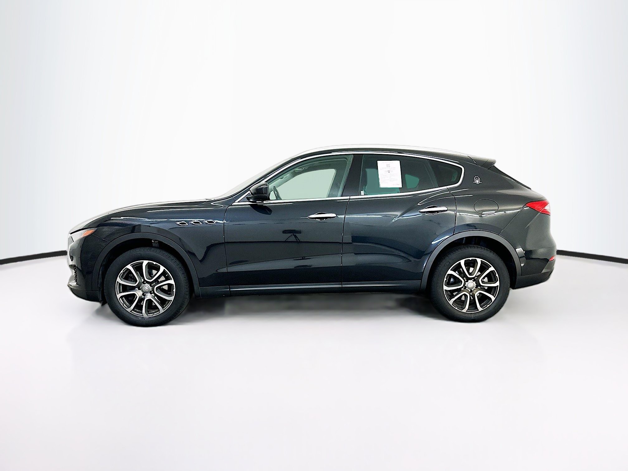 Used 2017 Maserati Levante AWD/4WD image 4