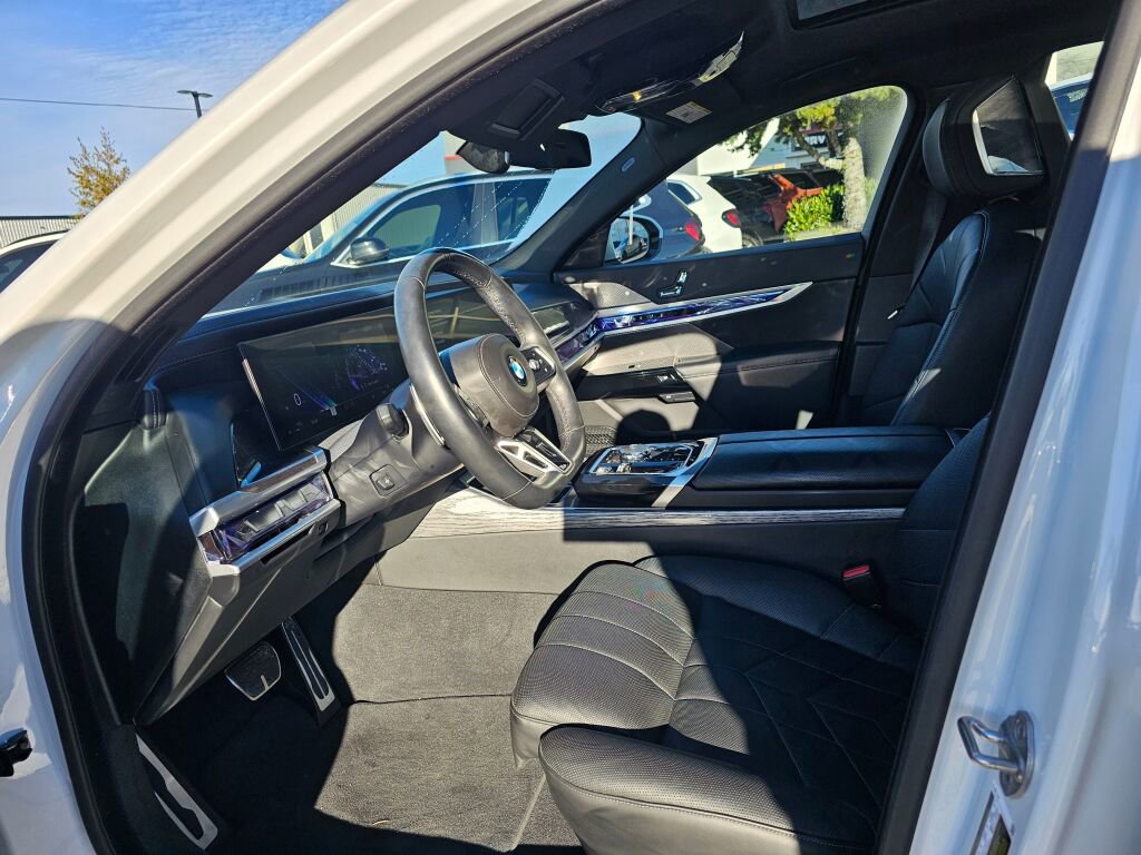 Used 2024 BMW 740i xDrive image 22