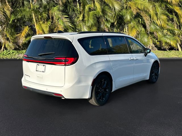 Used 2024 Chrysler Pacifica Touring-L w/ S Appearance Package image 5