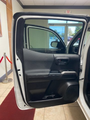 Used 2021 Toyota Tacoma 2WD Double Cab image 11