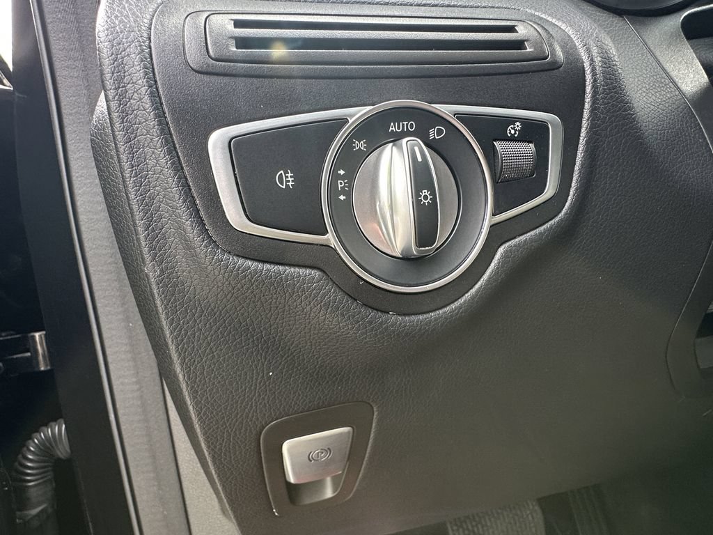 Certified 2022 Mercedes-Benz GLC 300 4MATIC w/ Multimedia Package Lite image 35