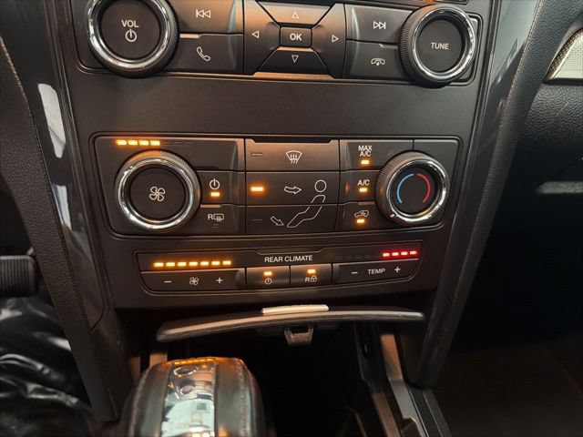 Used 2018 Ford Explorer XLT AWD/4WD image 17