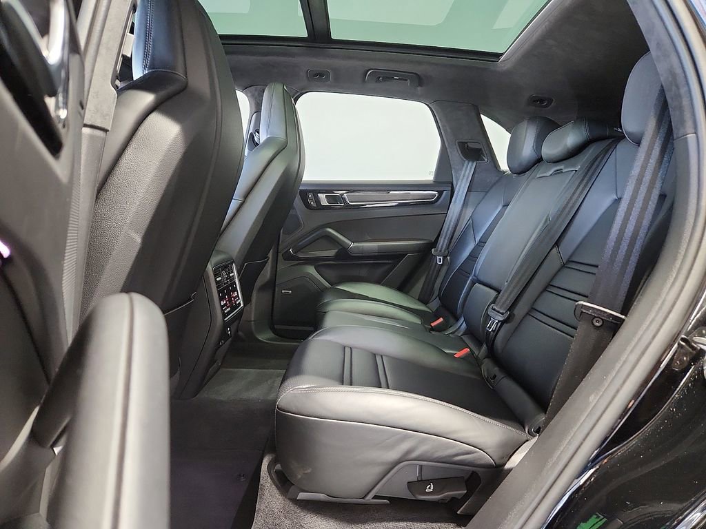 Certified 2023 Porsche Cayenne GTS image 9