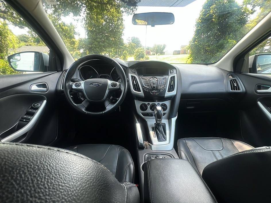 Used 2014 Ford Focus SE w/ Equipment Group 201A FWD image 11