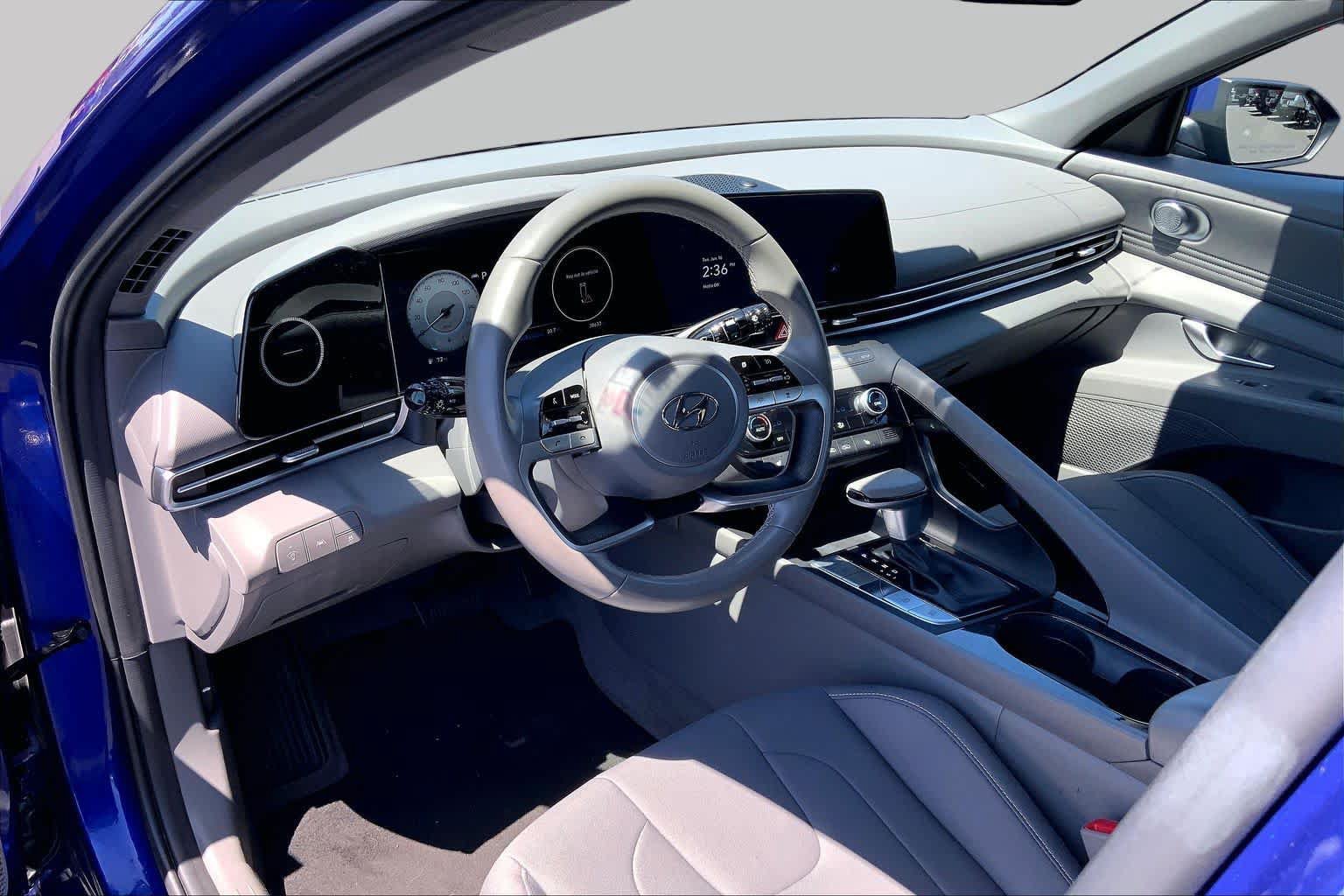 Used 2023 Hyundai Elantra SEL w/ Convenience Package FWD image 16