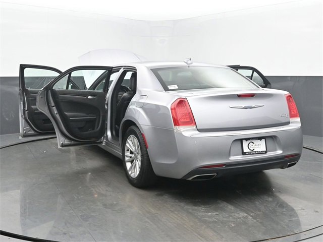 Used 2017 Chrysler 300 C image 56