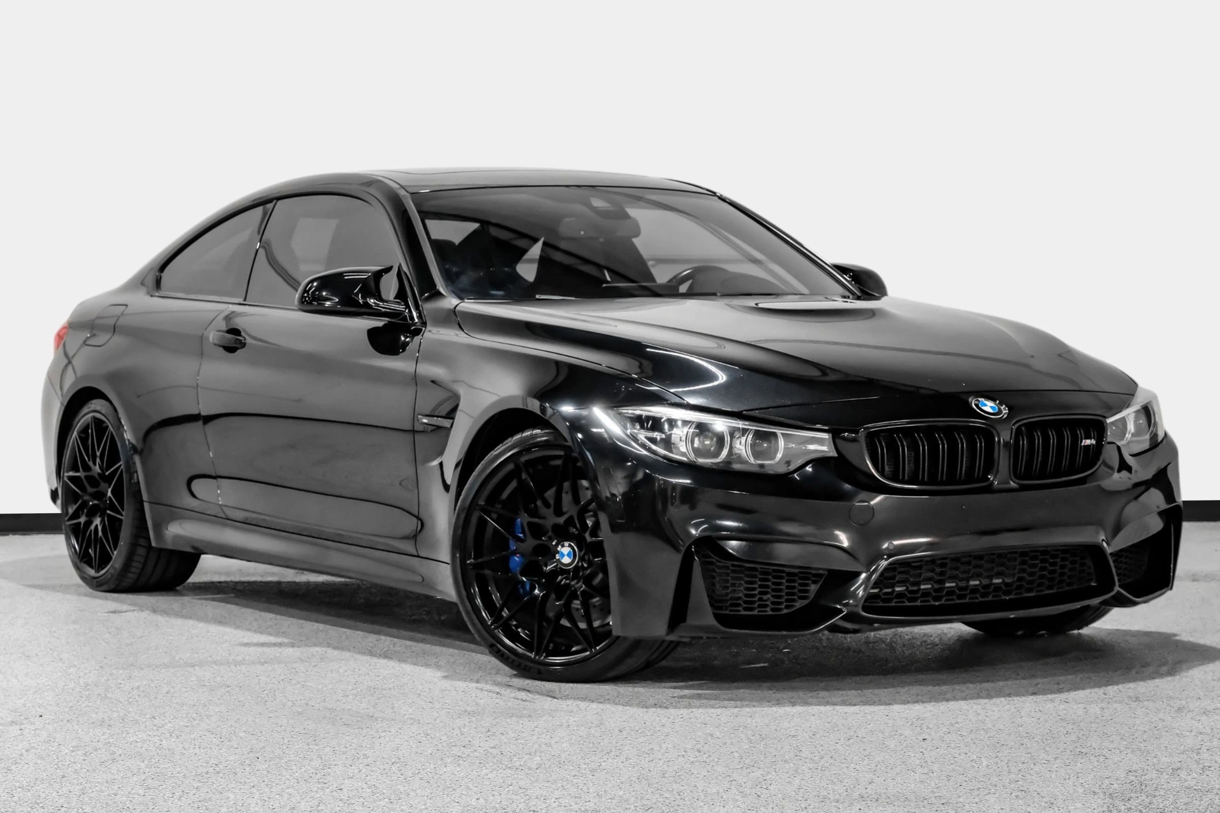 Used 2019 BMW M4 Coupe w/ Competition Package RWD image 4